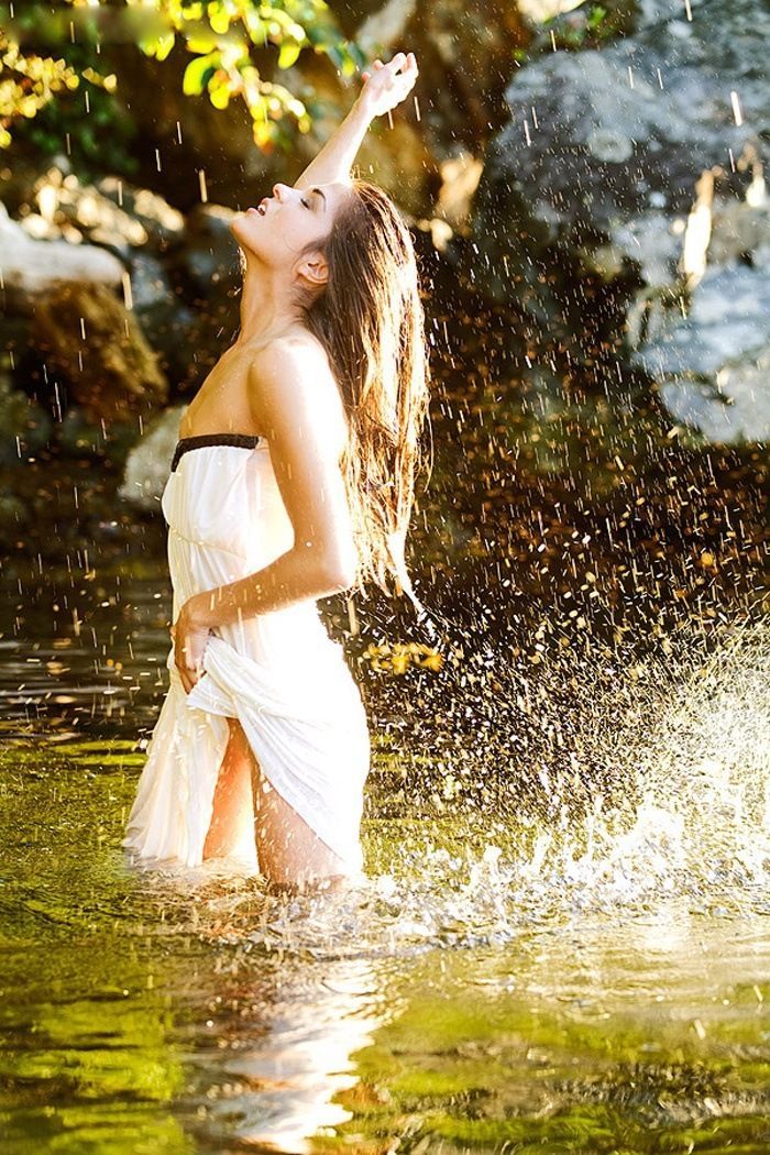 Marie Avgeropoulos in Maputo