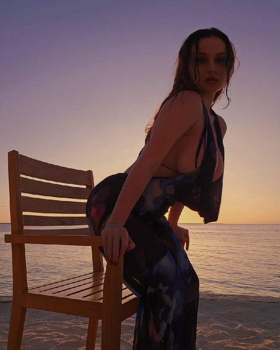 Sexy girl Miranda Faith nude in Maputo