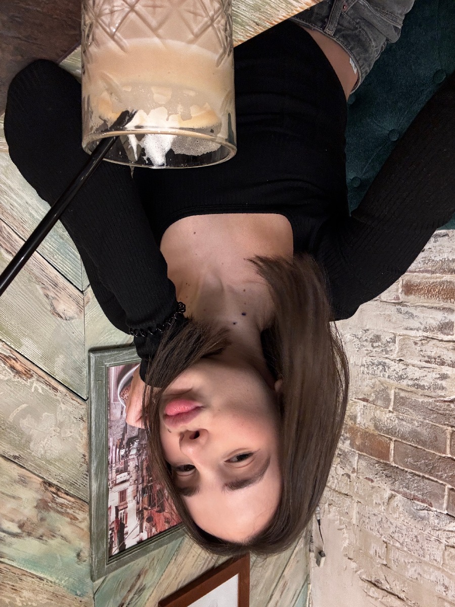 Fresh photos, fresh mood — Tina online in Maputo